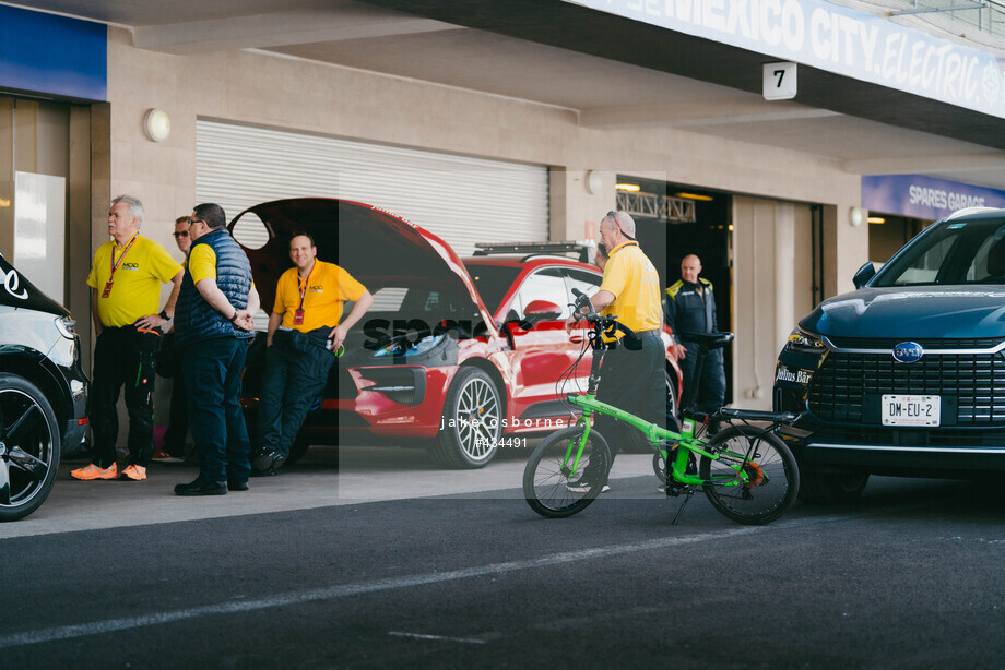 Spacesuit Collections Photo ID 434491, Jake Osborne, Mexico City ePrix, Mexico, 11/01/2024 13:47:34