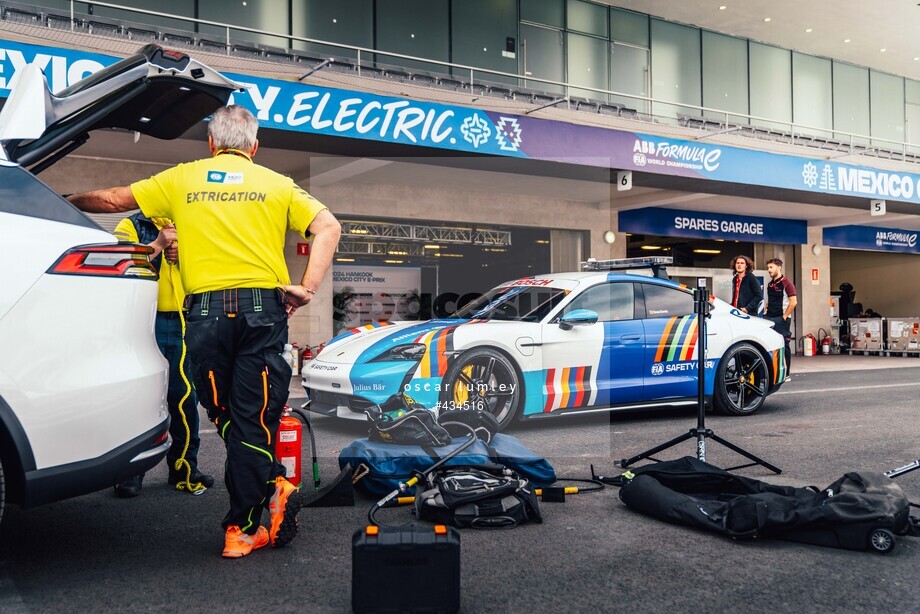 Spacesuit Collections Photo ID 434516, Oscar Lumley, Mexico City ePrix, Mexico, 11/01/2024 12:27:33