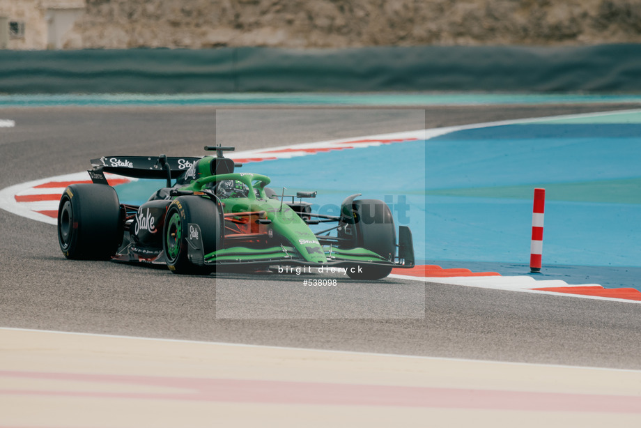 Spacesuit Collections Photo ID 538098, Birgit Dieryck, Formula 1 Aramco Pre-season Testing, Bahrain, 26/02/2025 11:19:57