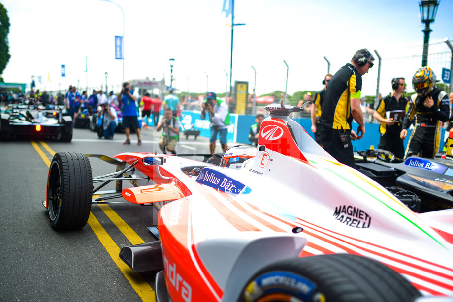 Spacesuit Collections Photo ID 9605, Nat Twiss, Buenos Aires ePrix, Argentina, 18/02/2017 15:33:02