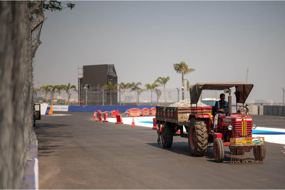 Building the Hyderabad ePrix street circuit