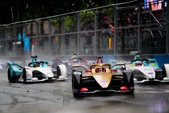 Spacesuit Collections Photo ID 142193, Lou Johnson, Paris ePrix, France, 27/04/2019 16:26:47