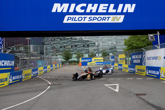 Spacesuit Collections Photo ID 257261, Peter Minnig, London ePrix, UK, 24/07/2021 15:37:25