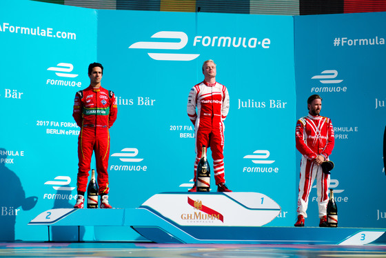 Spacesuit Collections Photo ID 26981, Lou Johnson, Berlin ePrix, Germany, 10/06/2017 17:07:28