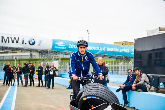 Spacesuit Collections Photo ID 25132, Nat Twiss, Berlin ePrix, Germany, 08/06/2017 14:16:39