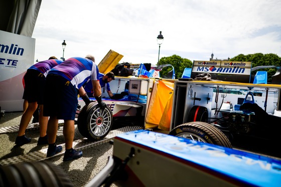 Spacesuit Collections Photo ID 20240, Nat Twiss, Paris ePrix, France, 17/05/2017 15:42:13