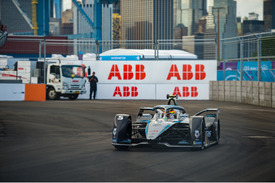 Spacesuit Collections Photo ID 252941, Peter Minnig, New York City ePrix, United States, 09/07/2021 17:41:42