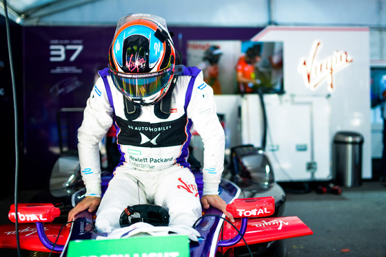 Spacesuit Collections Photo ID 8923, Nat Twiss, Buenos Aires ePrix, Argentina, 17/02/2017 14:56:21