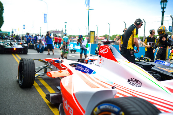 Spacesuit Collections Photo ID 9605, Nat Twiss, Buenos Aires ePrix, Argentina, 18/02/2017 15:33:02