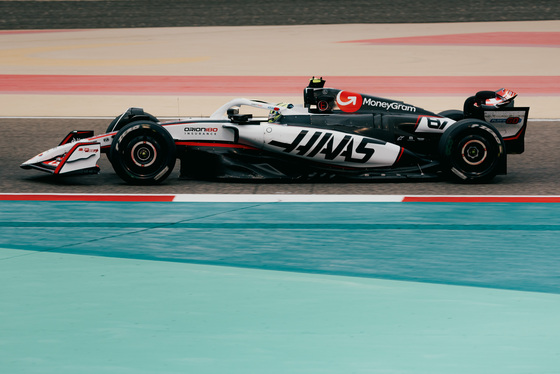 Spacesuit Collections Photo ID 537715, Birgit Dieryck, Formula 1 Aramco Pre-season Testing, Bahrain, 27/02/2025 15:40:58