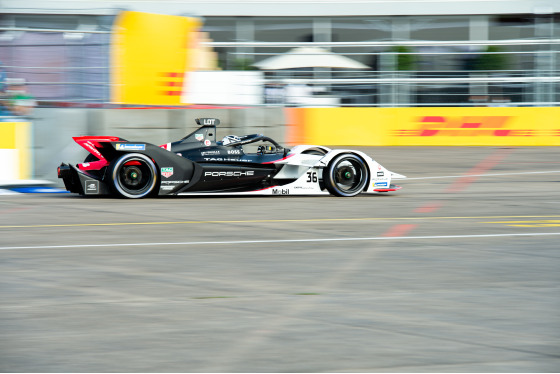 Spacesuit Collections Photo ID 262789, Peter Minnig, Berlin ePrix, Germany, 14/08/2021 08:29:59