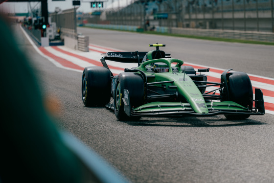 Spacesuit Collections Photo ID 537961, Birgit Dieryck, Formula 1 Aramco Pre-season Testing, Bahrain, 28/02/2025 11:31:26