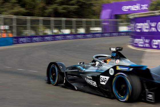 Spacesuit Collections Photo ID 180347, Peter Minnig, Santiago E-Prix, Chile, 17/01/2020 17:01:19