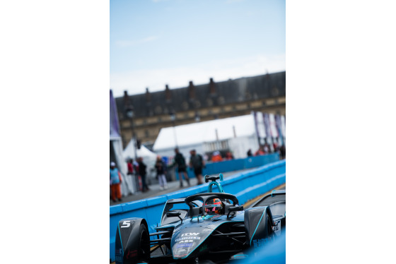 Spacesuit Collections Photo ID 141526, Lou Johnson, Paris ePrix, France, 26/04/2019 15:58:13