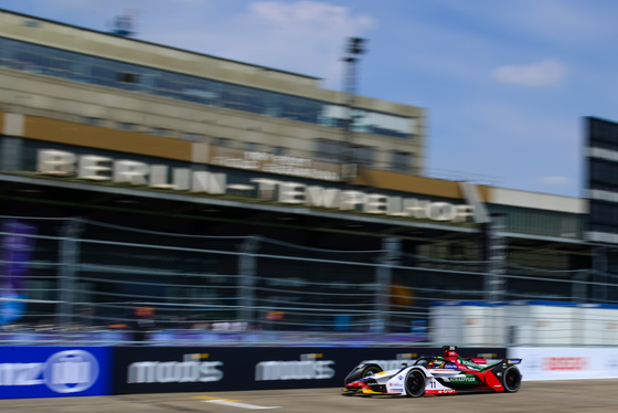 Spacesuit Collections Photo ID 149150, Lou Johnson, Berlin ePrix, Germany, 24/05/2019 11:52:36