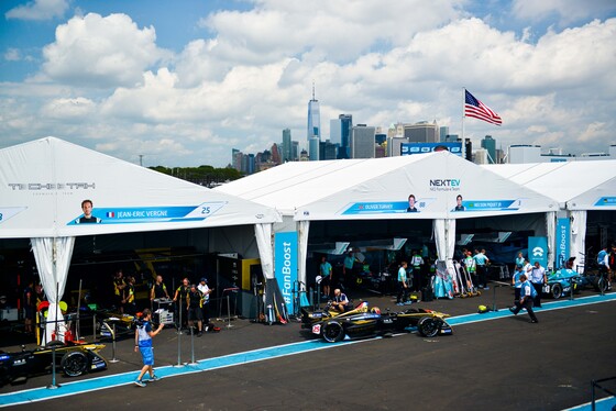 Spacesuit Collections Photo ID 35380, Nat Twiss, New York ePrix, United States, 15/07/2017 12:38:45