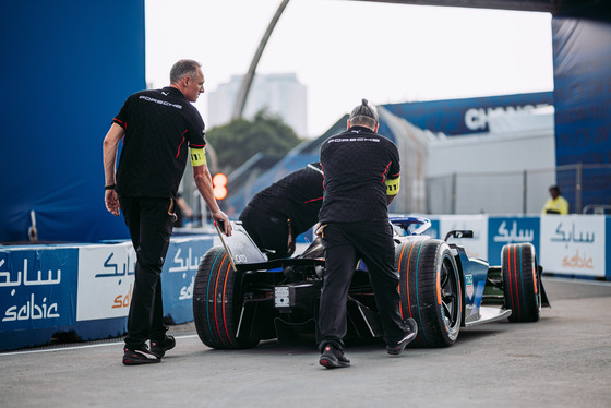 Spacesuit Collections Photo ID 516612, Adam Pigott, Sao Paulo ePrix, Brazil, 05/12/2024 15:37:32